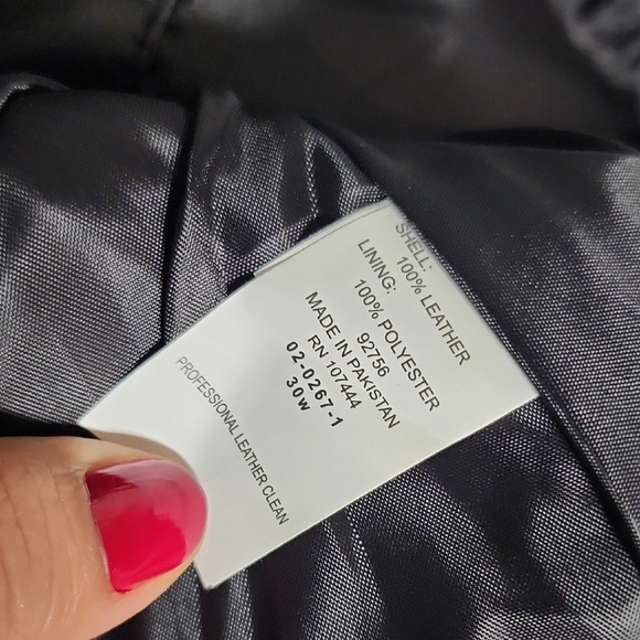 Elegant Black Leather Women's Jacket - Picture 5 of 7